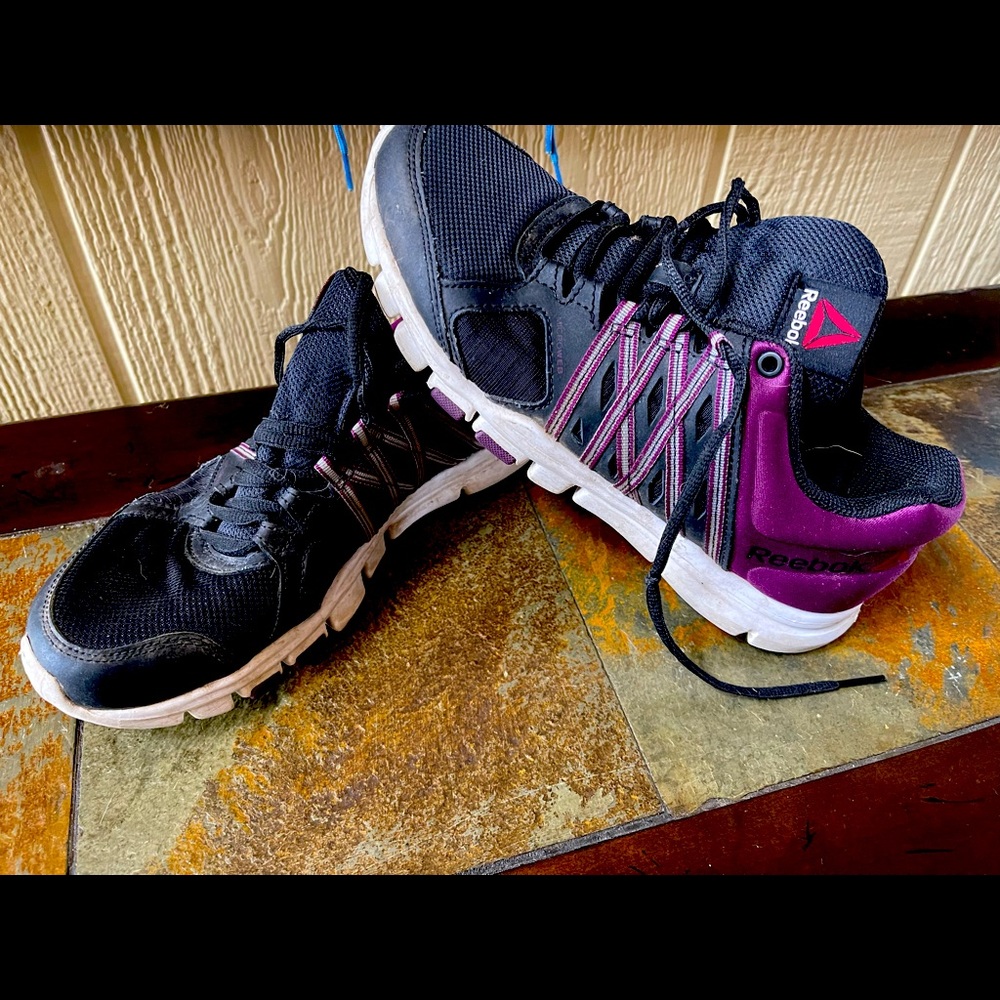Reebok sneakers barely worn. Front is black and the back is a wine color.
